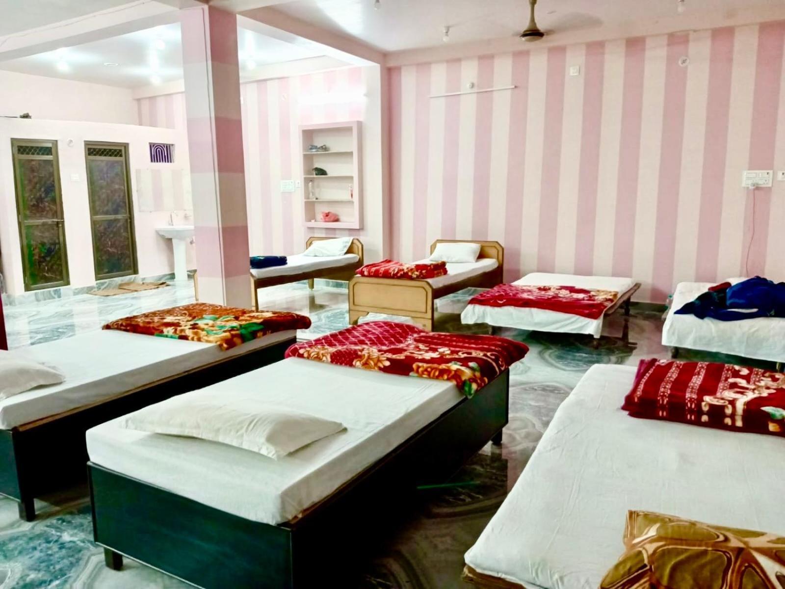 Trilok Residency - Dashashwamedh พาราณสี ภายนอก รูปภาพ