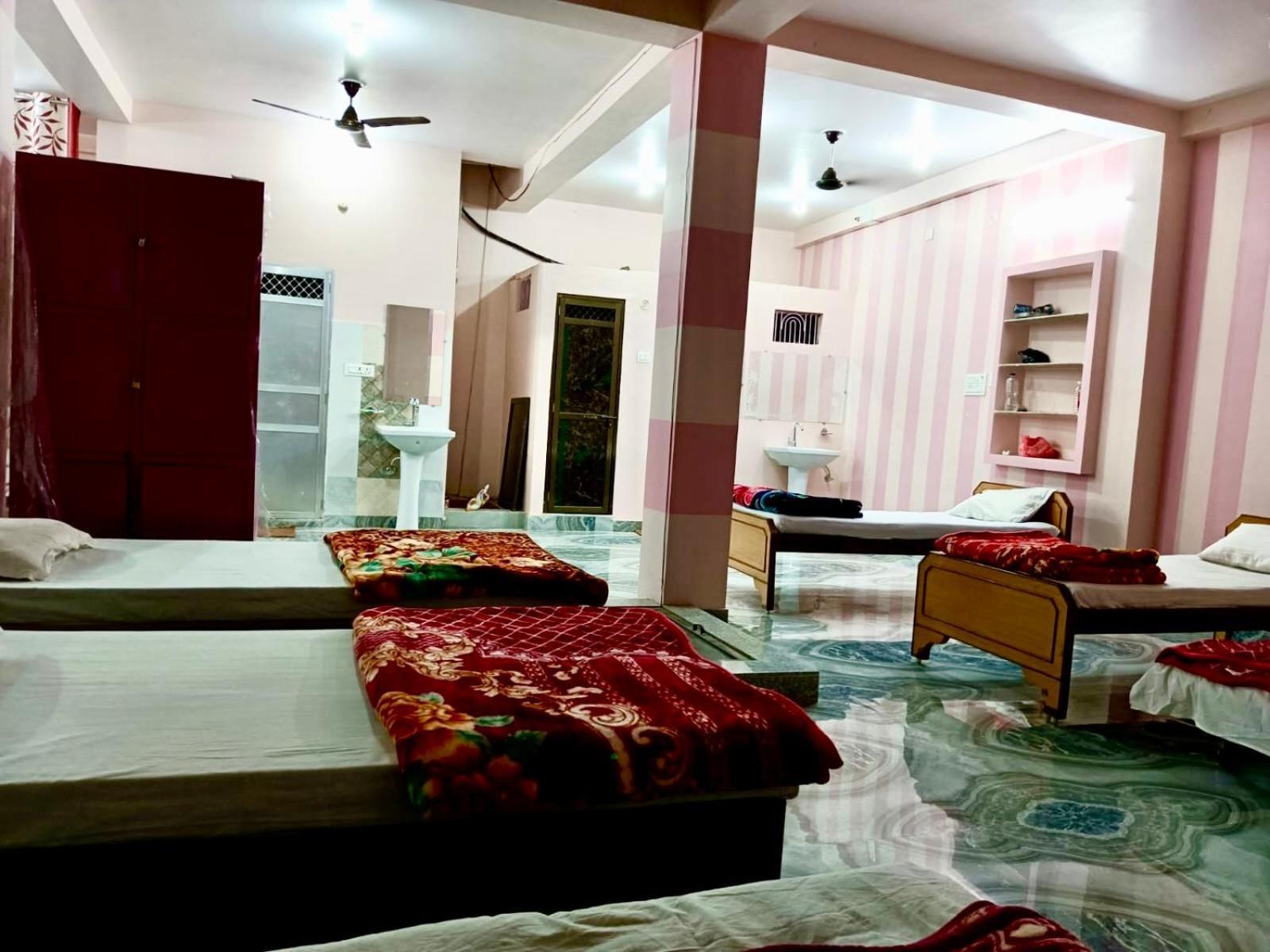 Trilok Residency - Dashashwamedh พาราณสี ภายนอก รูปภาพ