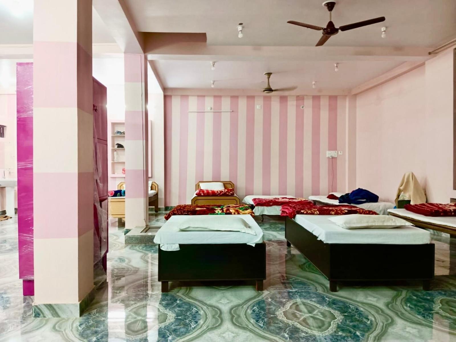 Trilok Residency - Dashashwamedh พาราณสี ภายนอก รูปภาพ