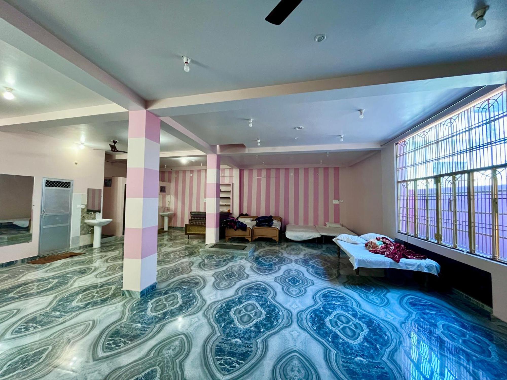 Trilok Residency - Dashashwamedh พาราณสี ภายนอก รูปภาพ