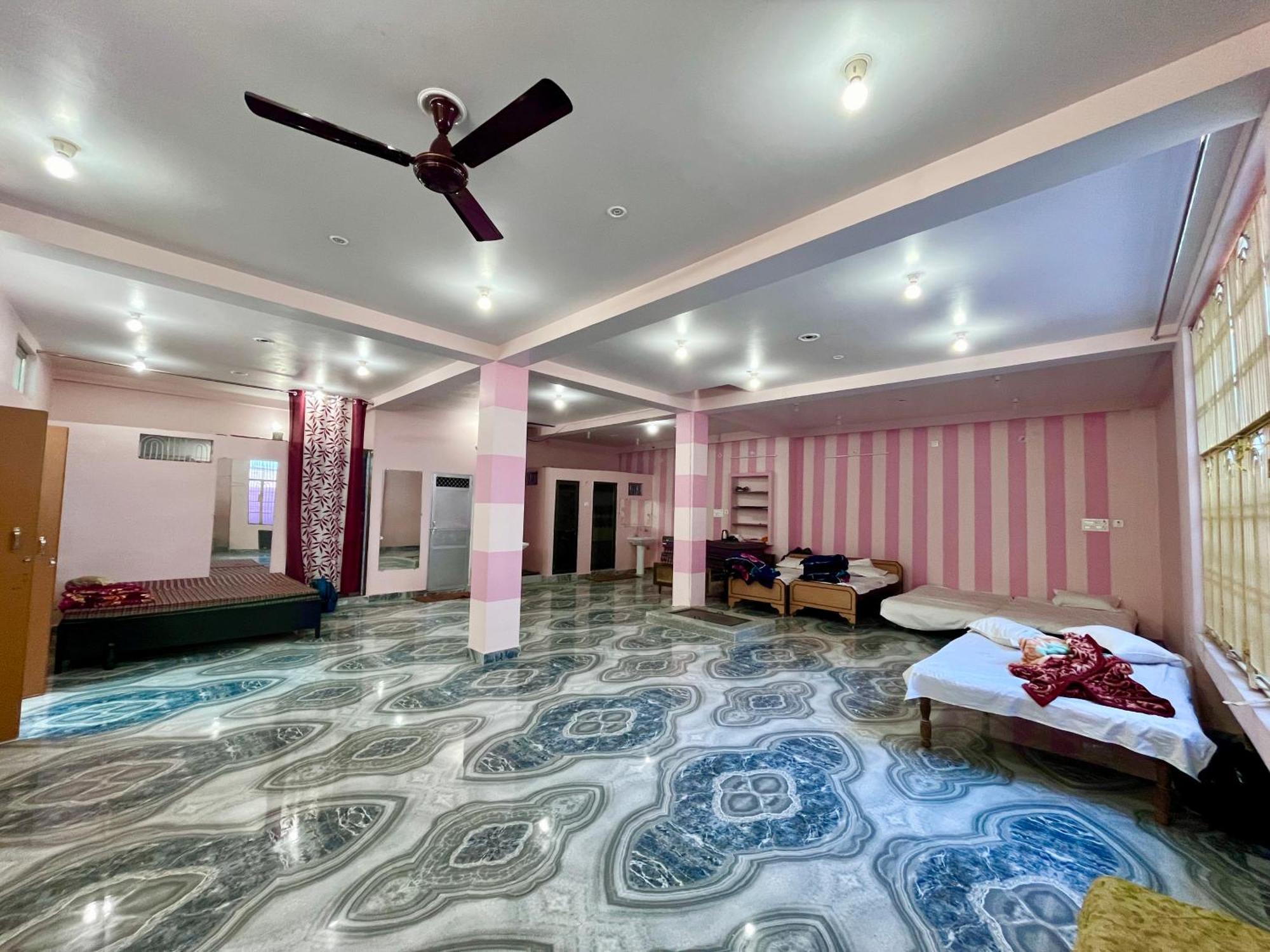 Trilok Residency - Dashashwamedh พาราณสี ภายนอก รูปภาพ