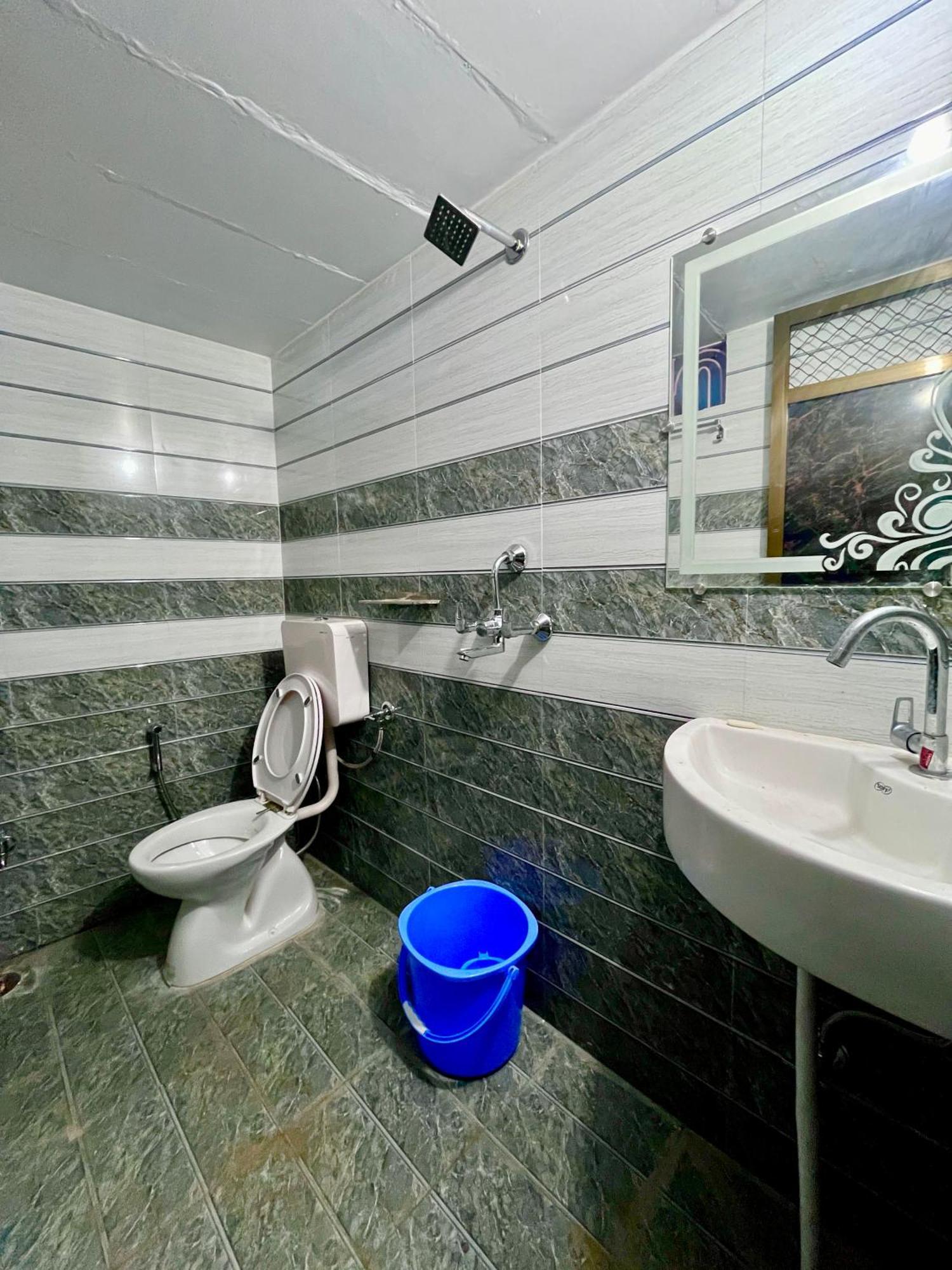 Trilok Residency - Dashashwamedh พาราณสี ภายนอก รูปภาพ
