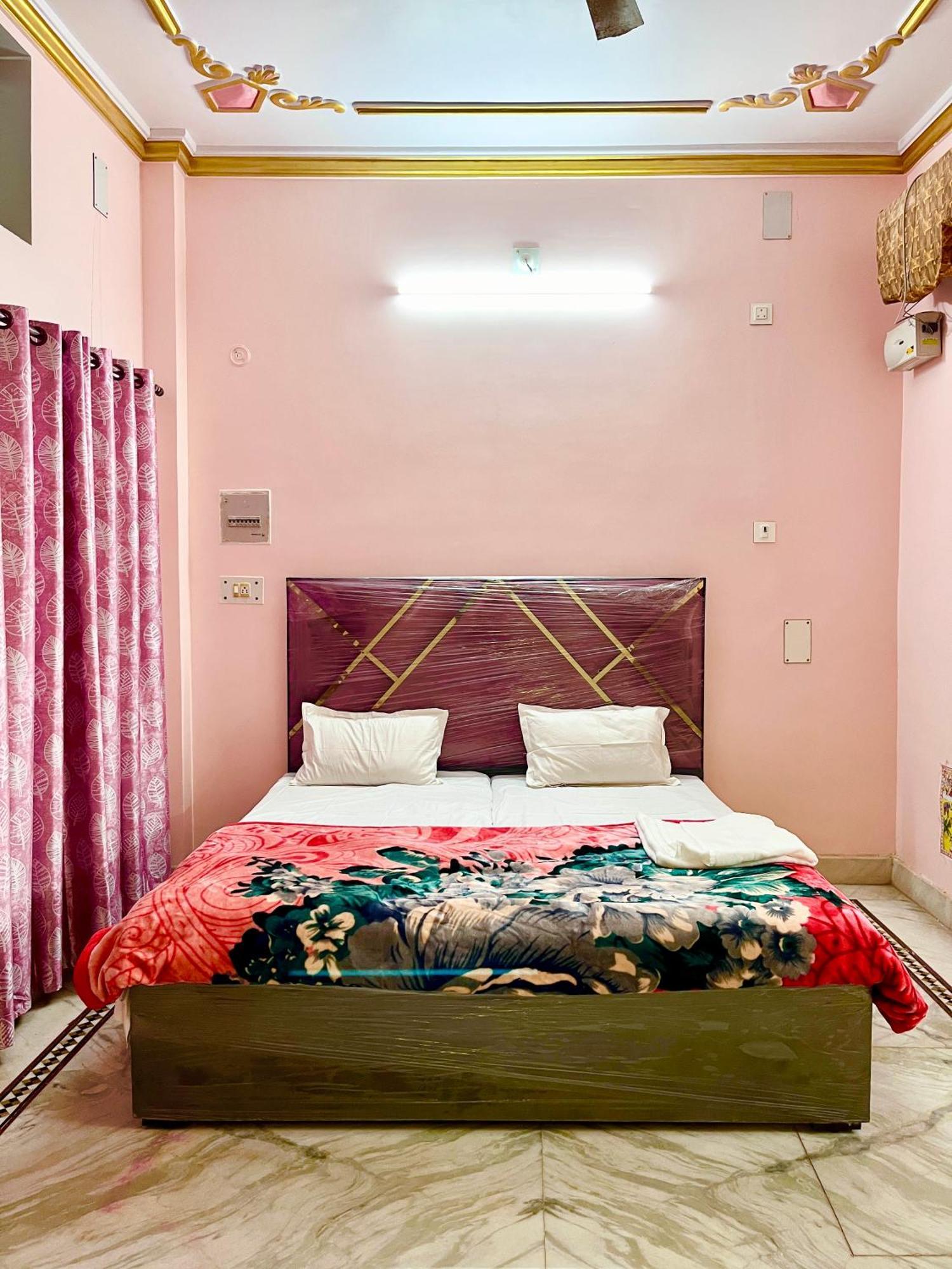 Trilok Residency - Dashashwamedh พาราณสี ภายนอก รูปภาพ