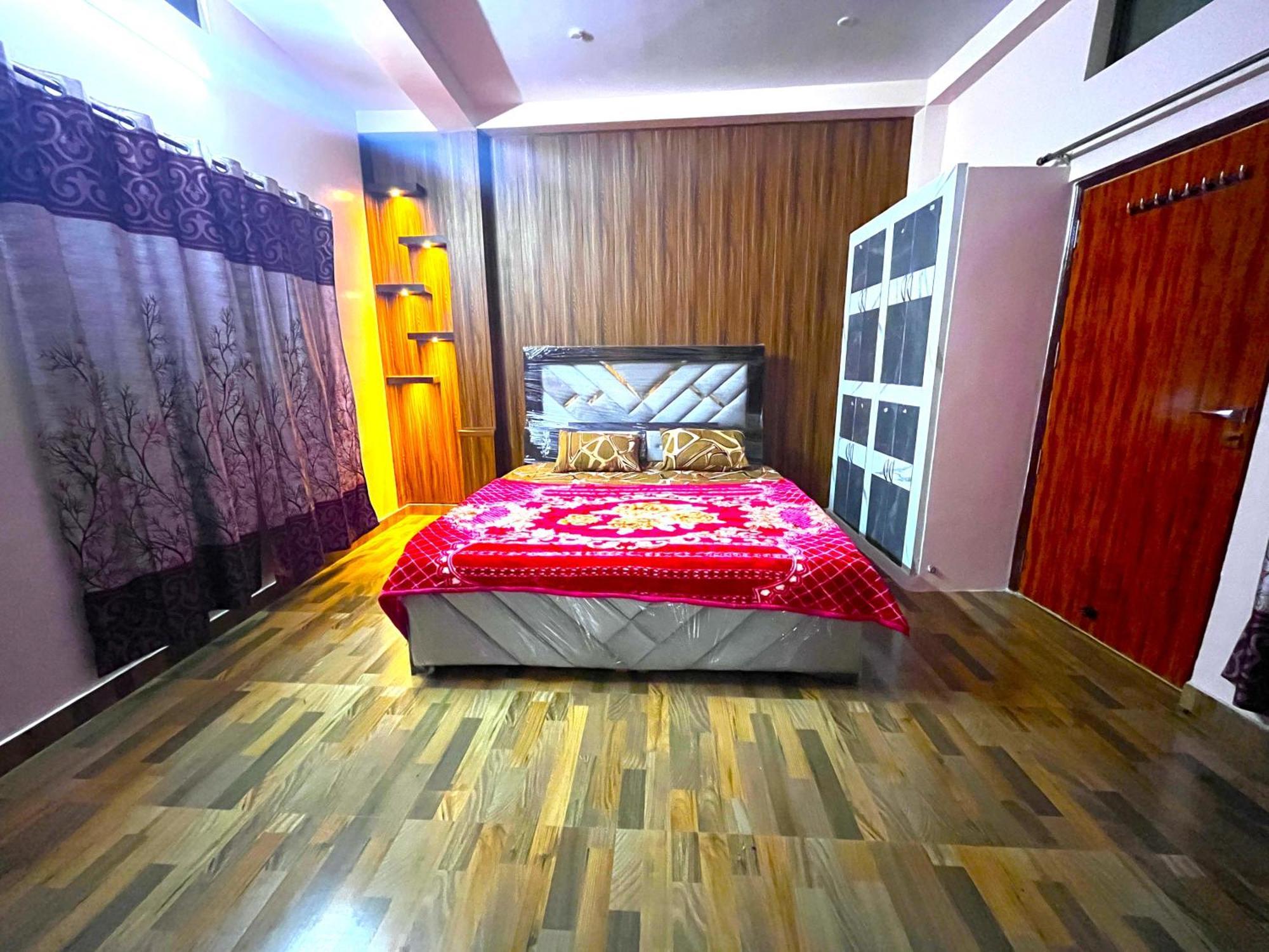Trilok Residency - Dashashwamedh พาราณสี ภายนอก รูปภาพ